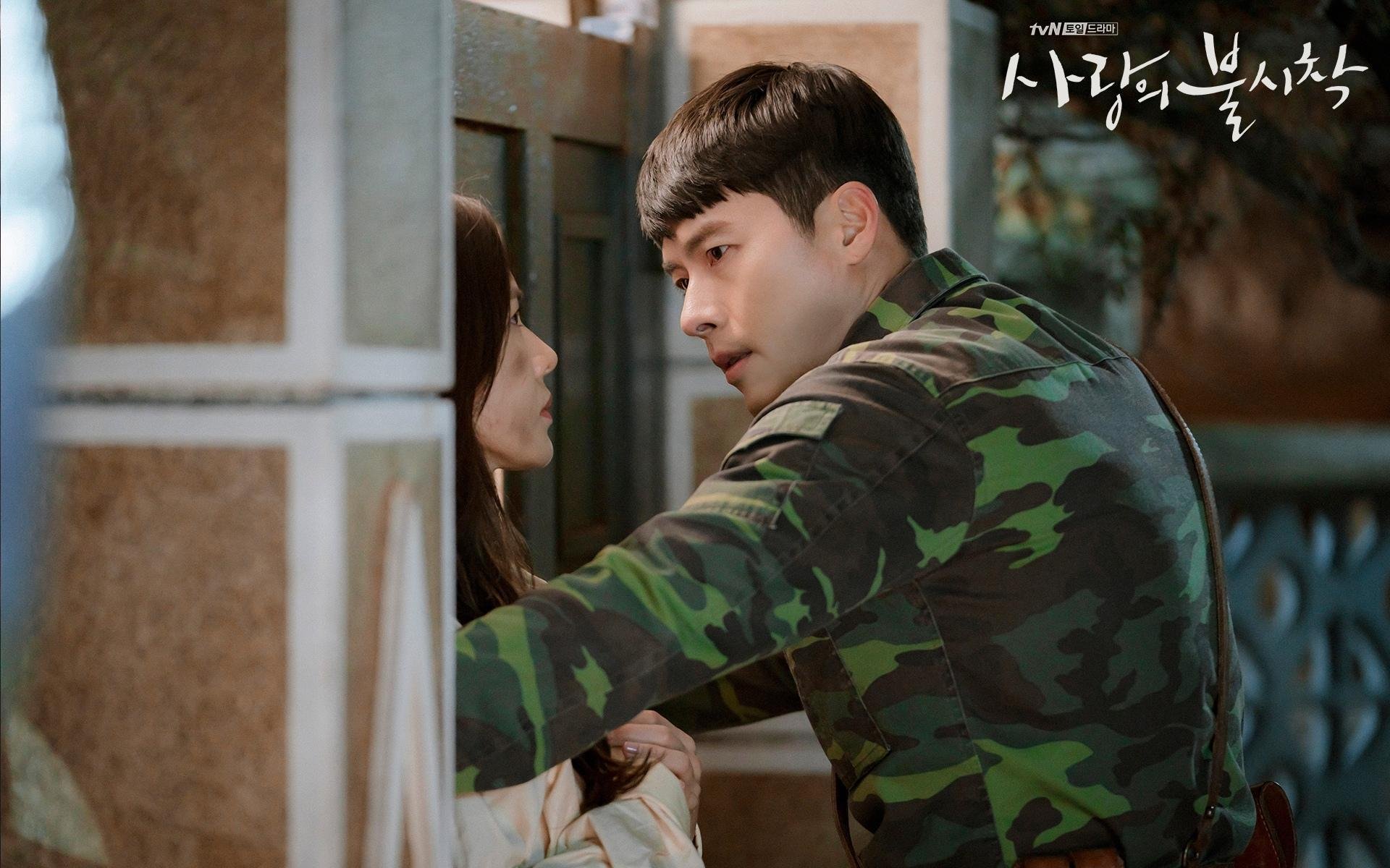 电竞赛事解说评述:专业分析与幽默风格,电竞比赛现场解说