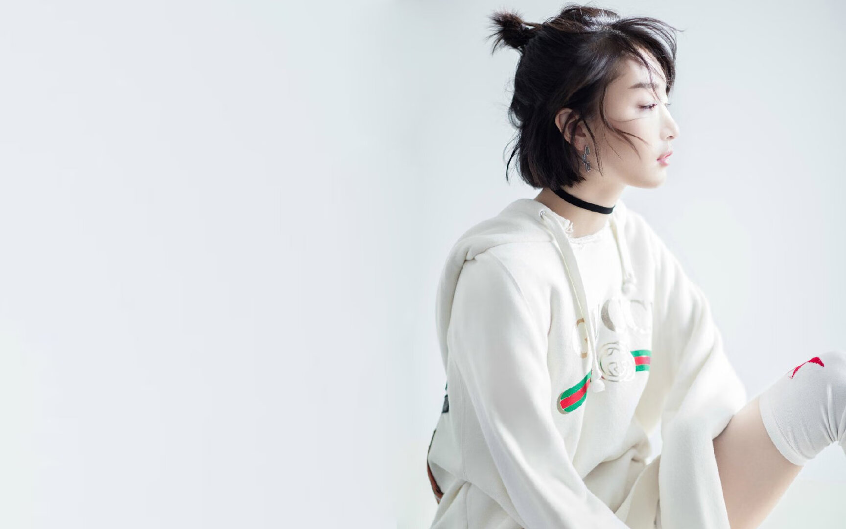 球场赛事热血燃烧,国脚勇夺头筹,足球赛国足