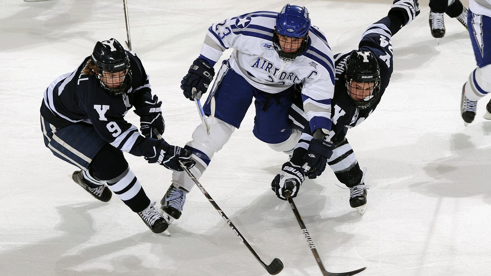 弗兰:凭借突破后精准的判断,他总能为全黑队带来进攻机会,弗兰实力