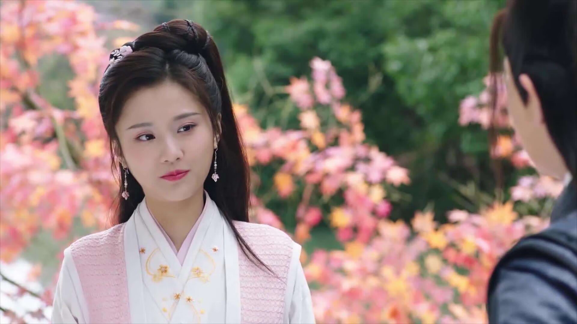 九游娱乐(jiuyou)官网-简：凭借灵活的跑位和出色的带球能力，成为全黑队进攻核心