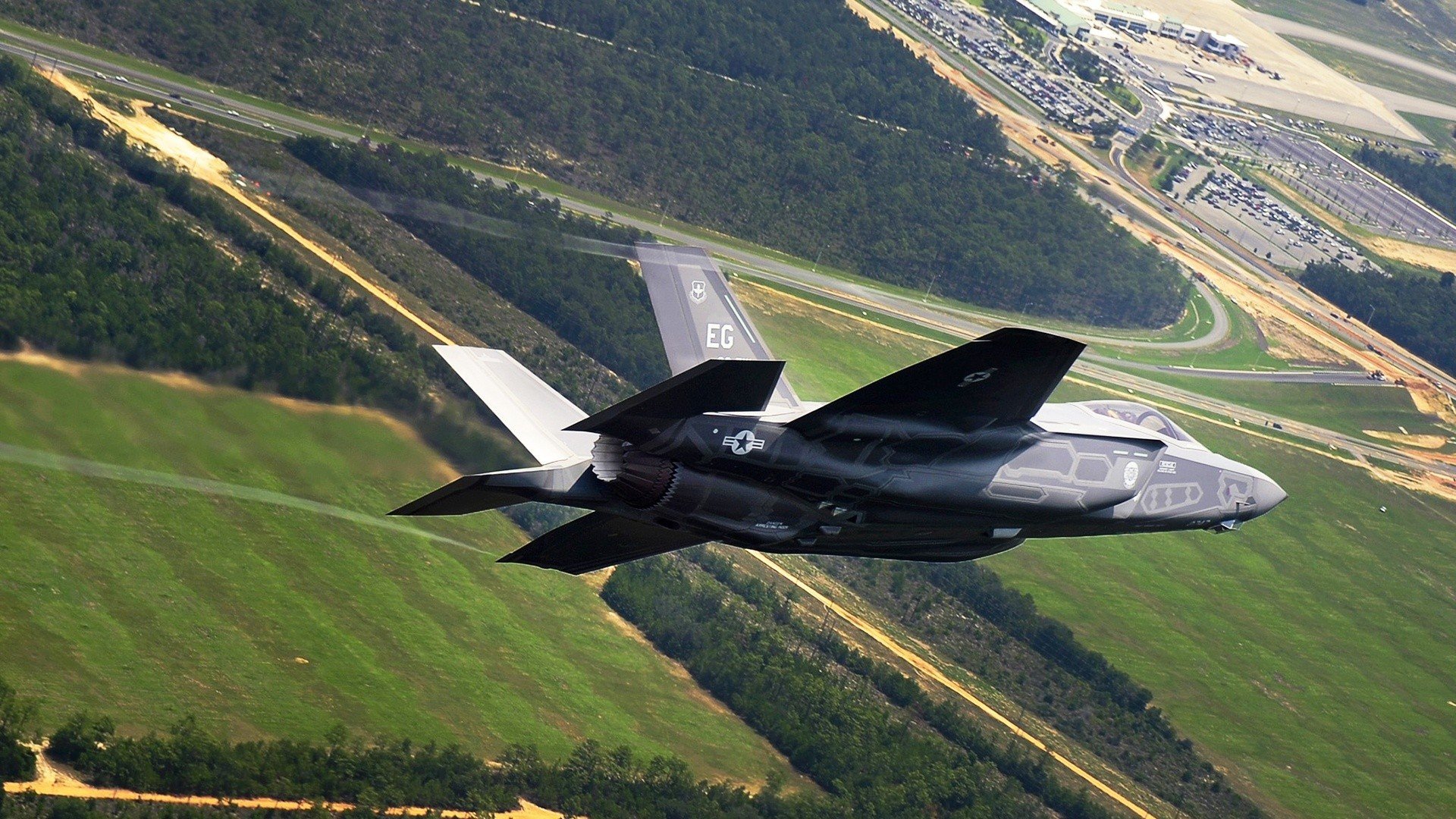 九游9游-跨界合作推出足球文化主题的文创产品，市场潜力巨大，足球文化创意秀