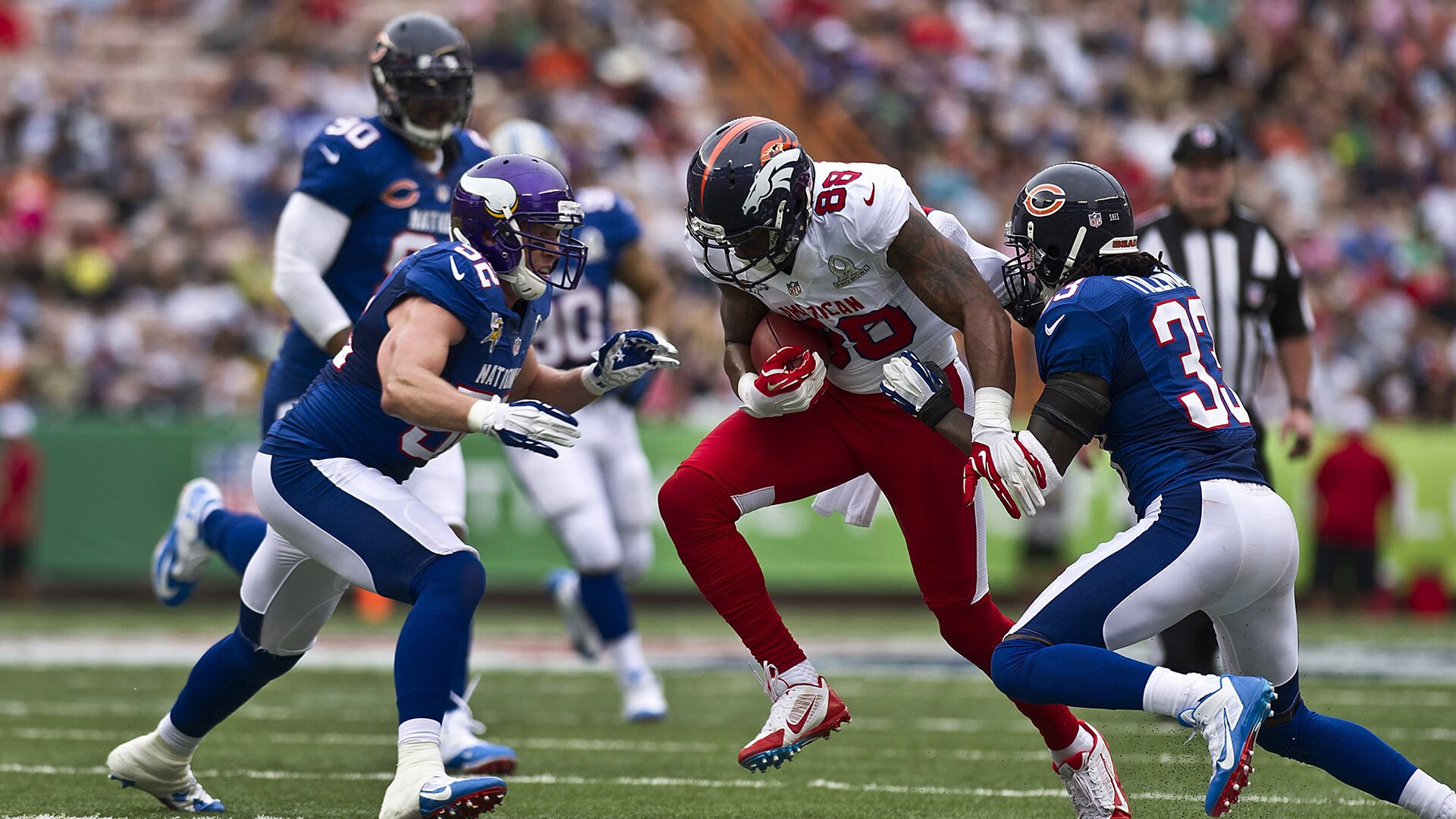 “中超联赛精彩对决不断，观赛热情持续高涨”，中超联赛现场